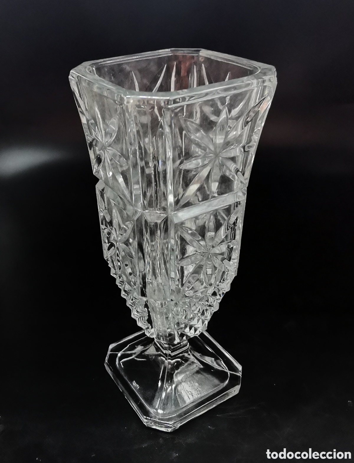 Antiques: JARR&Oacute;N DE CRISTAL DE ITALIA DECORADO CON MOTIVOS LABRADOS