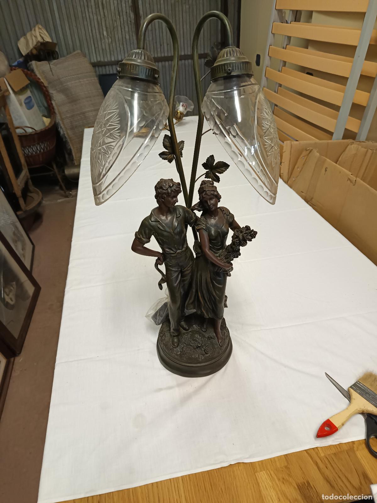 Antig&uuml;edades: GRAN LAMPARA VINTAGE 73 CM ALTURA, FIGURAS PAREJA ESTILO ART DECO POR CROSA