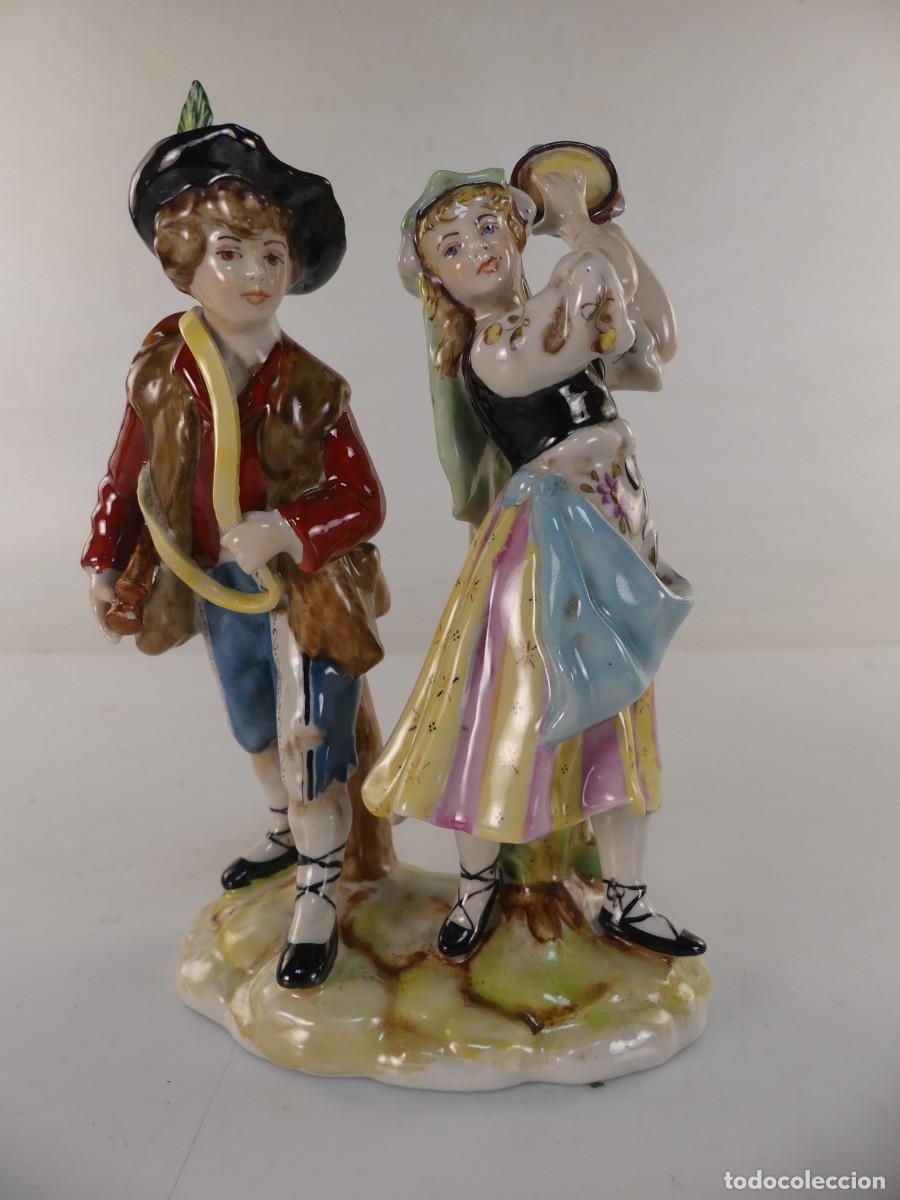 Antiguidades: PRECIOSA FIGURA DE PORCELANA MARCADA SALVADOR MALLOL