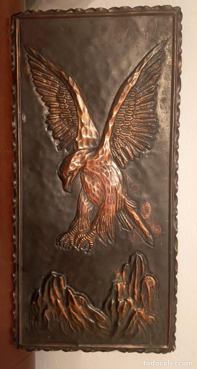 Antig&uuml;edades: RELIEVE DE COBRE ANTIGUO, AVE RAPAZ, PLANCHA DE 25X48 cm.