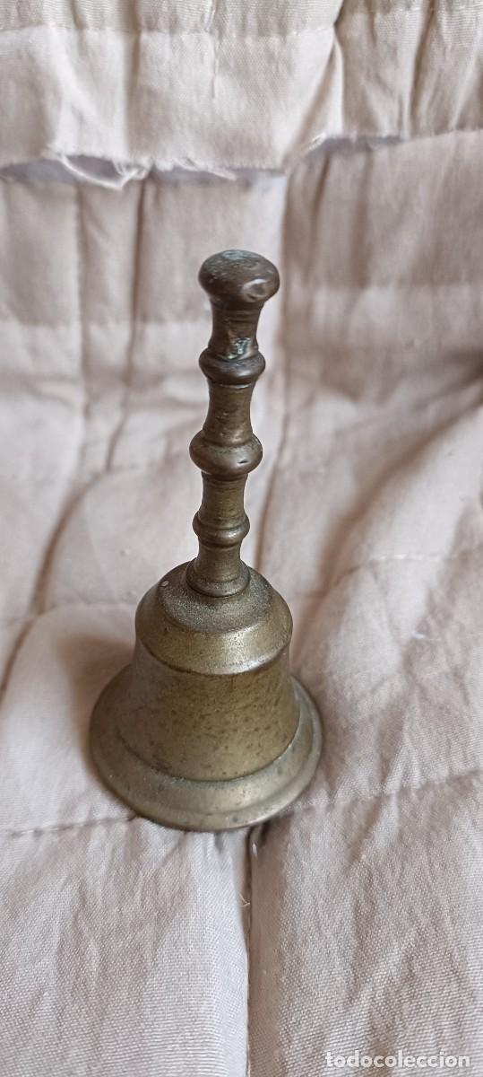 Oggetti Antichi: Campanita de bronce antigua