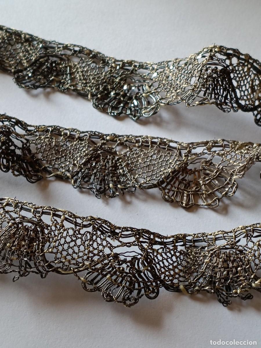 Antiguidades: ~~~~~ ANTIGUO ENCAJE METALICO PLATA S. XIX, INDUMENTARIA, ORNAMENTACION, MIDE 70 X 2,5 CM. ~~~~