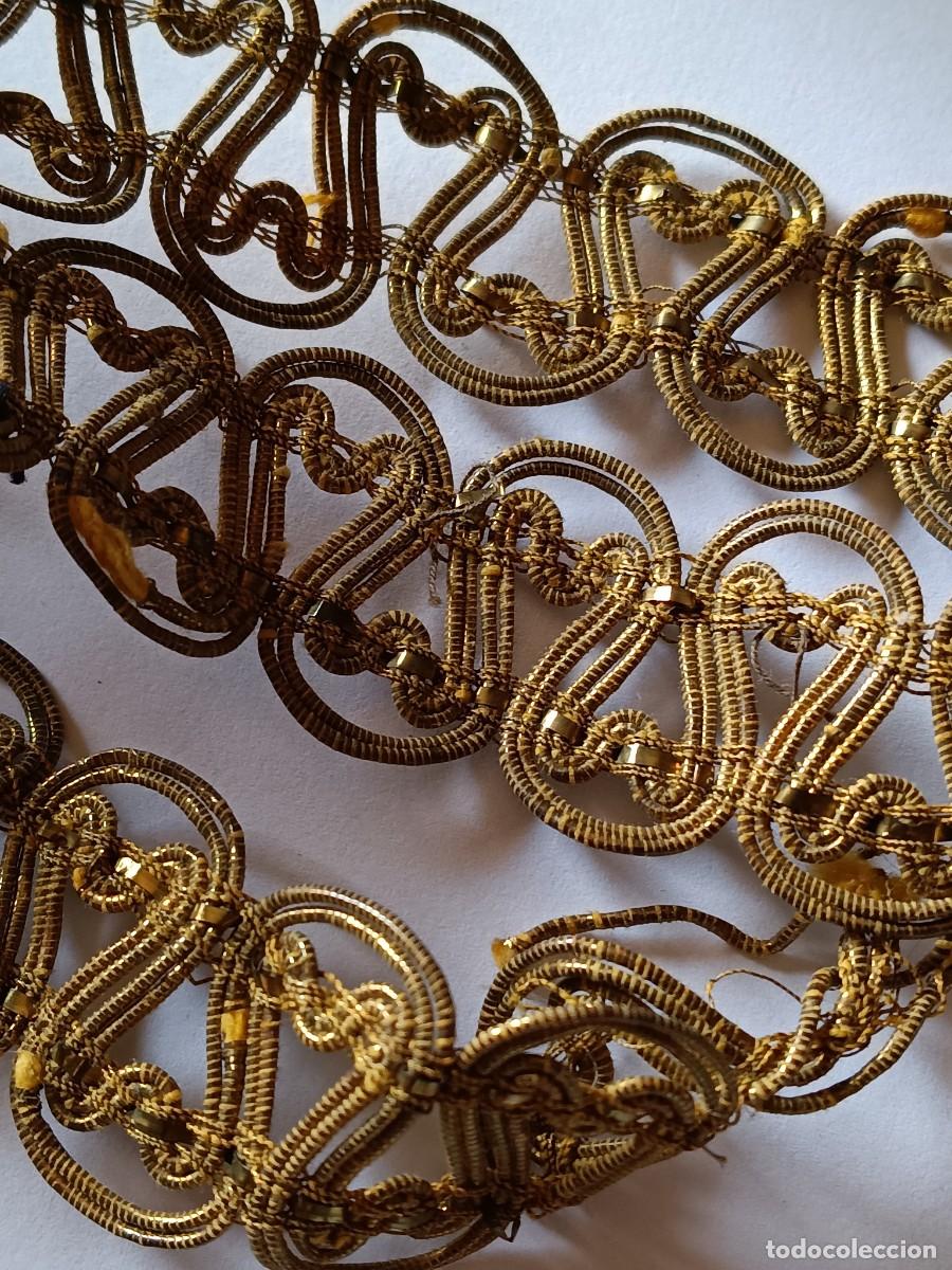 Antiguidades: ~~~~~ ANTIGUO ENCAJE METALICO ORO S. XIX, INDUMENTARIA, ORNAMENTACION, MIDE 75 X 3 CM. ~~~~