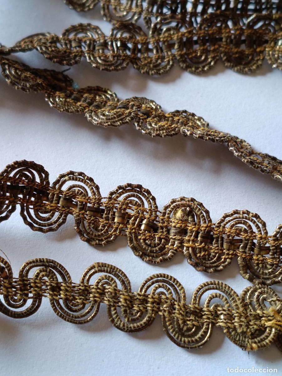Antiguidades: ~~~~~ ANTIGUO ENCAJE METALICO ORO S. XIX, INDUMENTARIA, ORNAMENTACION, MIDE 95 X 1 CM. ~~~~