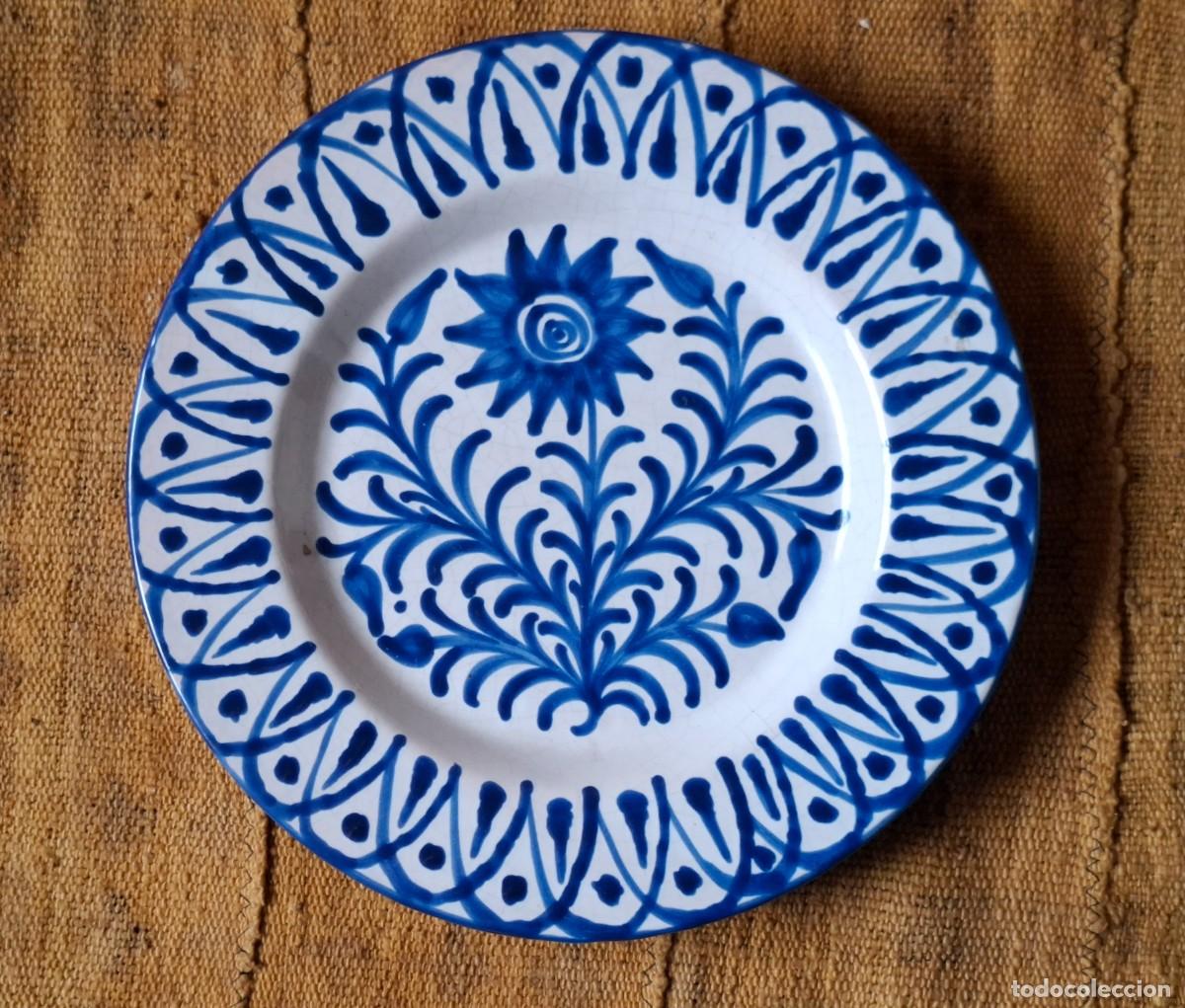 Antig&uuml;edades: Plato ornamental Fajalauza motivo floral 27 cm