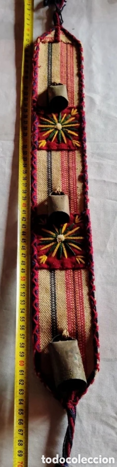 Antig&uuml;edades: Antiguo collar de cencerros o atajarre para monturas.