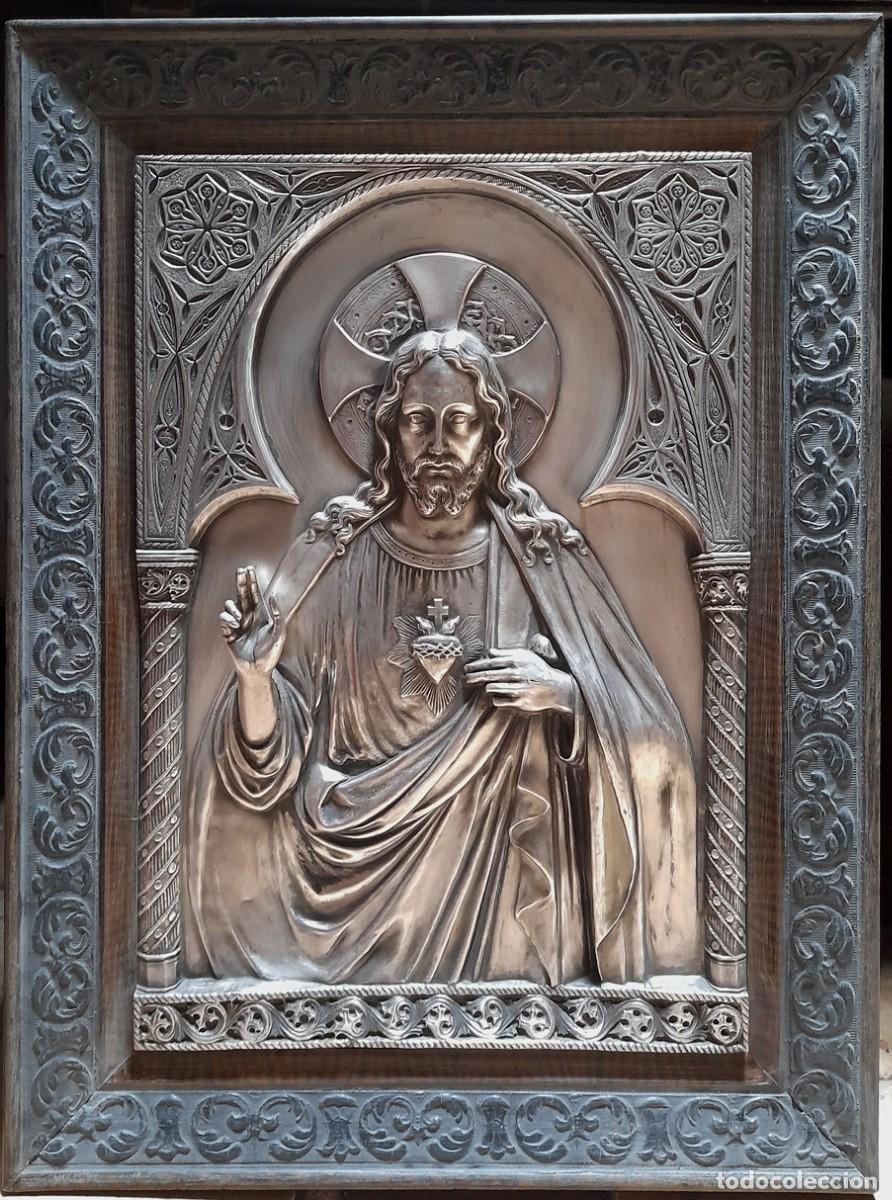 Antig&uuml;edades: Antiguo cuadro Sagrado Coraz&oacute;n Jes&uacute;s en metal.