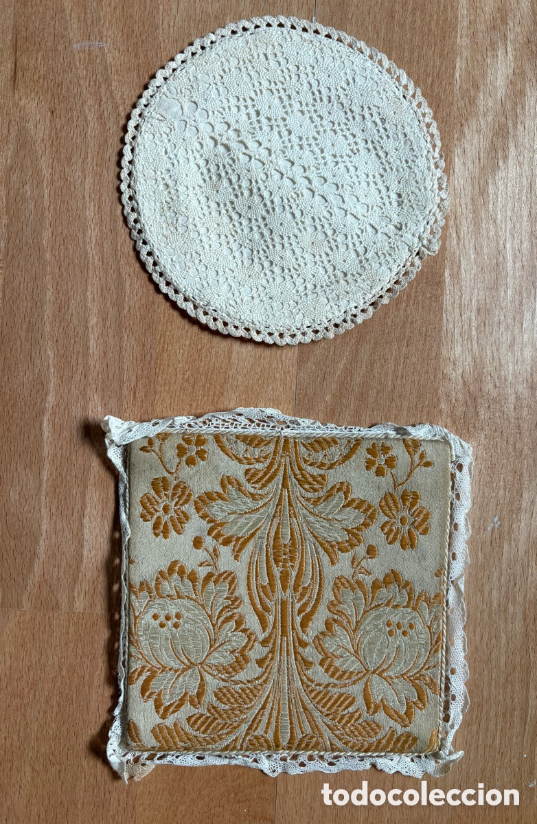 Antig&uuml;edades: (L733) Conjunto Lit&uacute;rgico Antiguo: Palia Brocado Oro e Hijuela de Bolillos. A&ntilde;os 50.