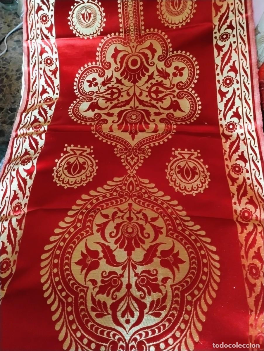 Antiguidades: ~~~~~ ANTIGUO BROCADO SEDA ROJO BERMELLON Y ORO, INDUMENTARIA, ORNAMENTACION, MIDE 170 X 55 CM. ~~~~