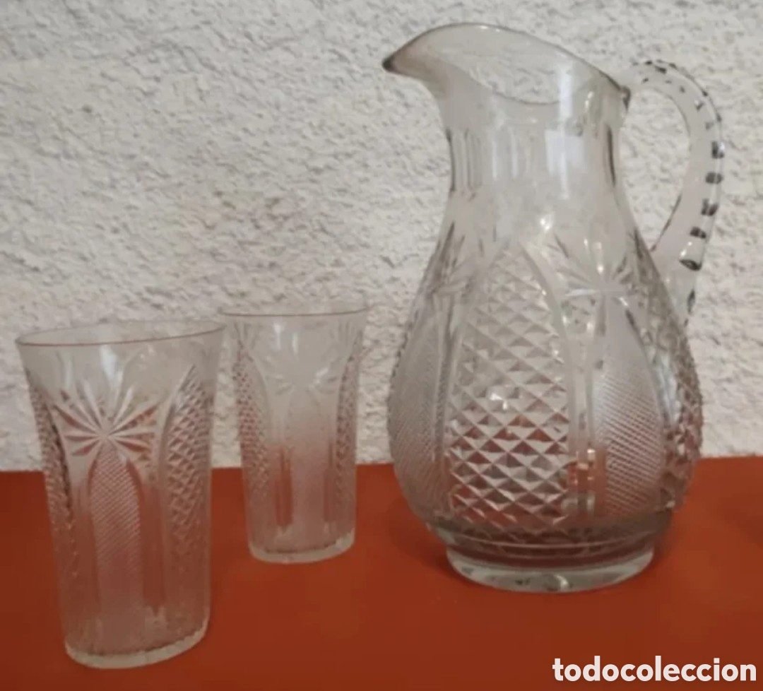 Antiques: Antigua jarra de cristal tallado a mano con tres vasos