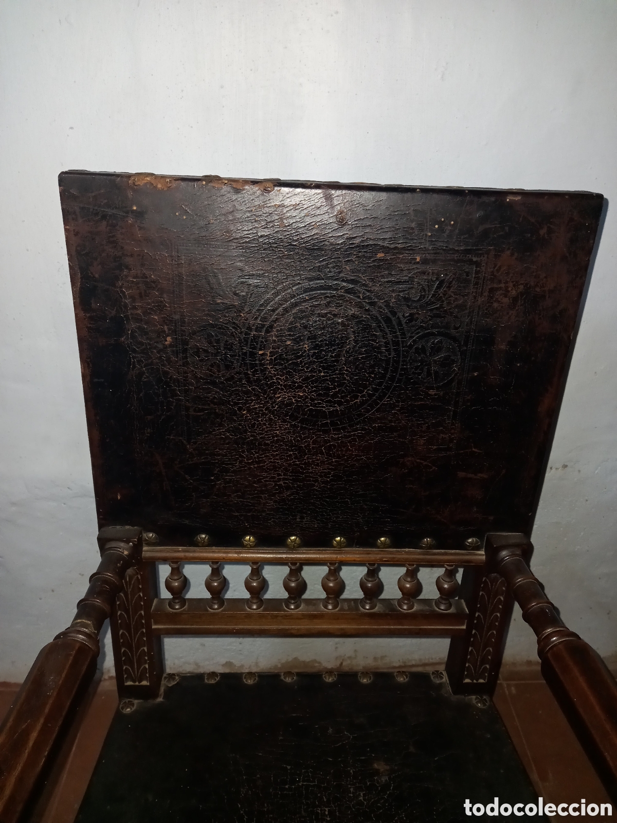 Antig&uuml;edades: Sill&oacute;n Frailero de madera y cuero - Foto 3