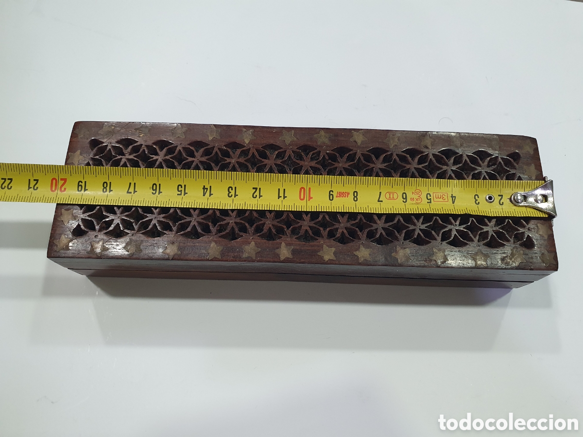 Antig&uuml;edades: Caja de madera con tapa trabajada. (L68) - Foto 2