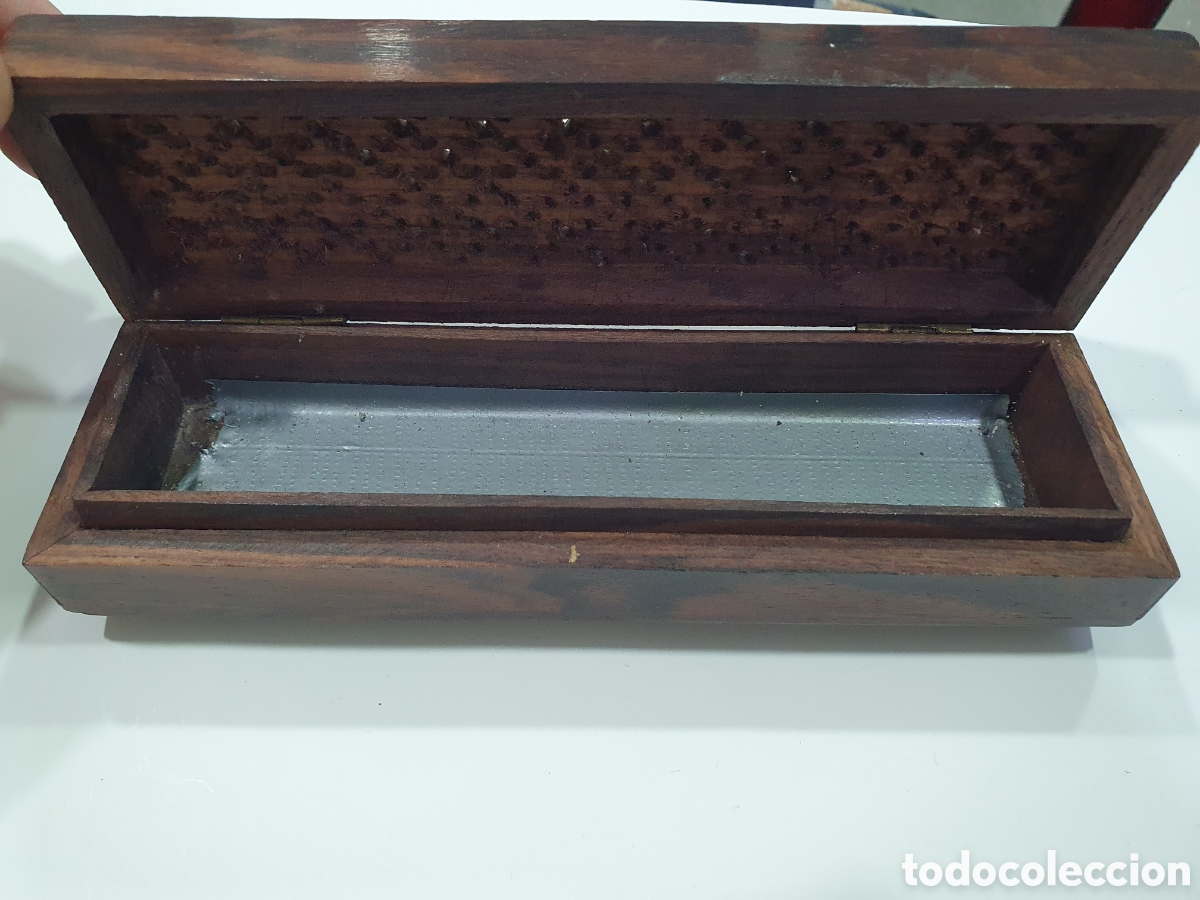 Antig&uuml;edades: Caja de madera con tapa trabajada. (L68) - Foto 3