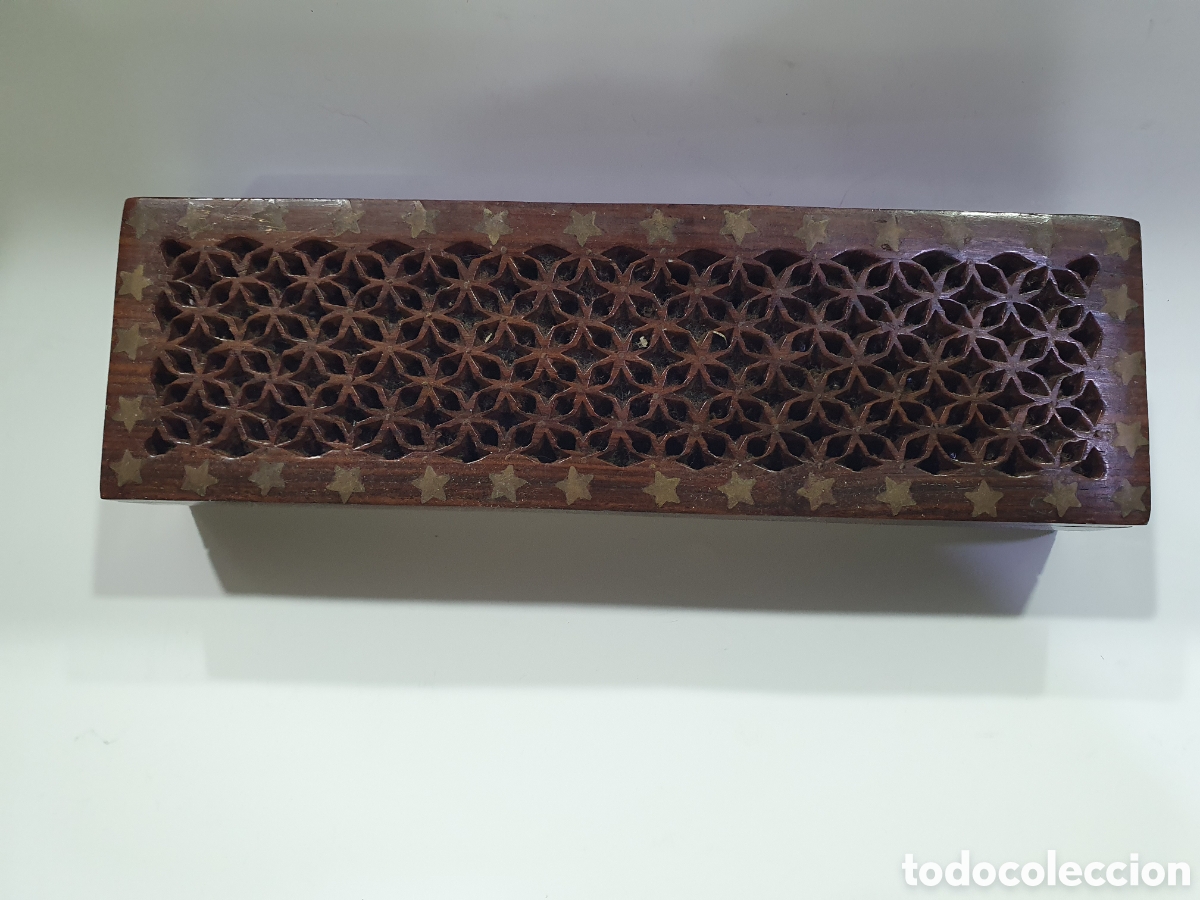 Antig&uuml;edades: Caja de madera con tapa trabajada. (L68) - Foto 1