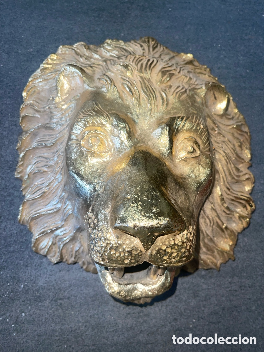 Antig&uuml;edades: Cabeza de le&oacute;n con ba&ntilde;o de oro
