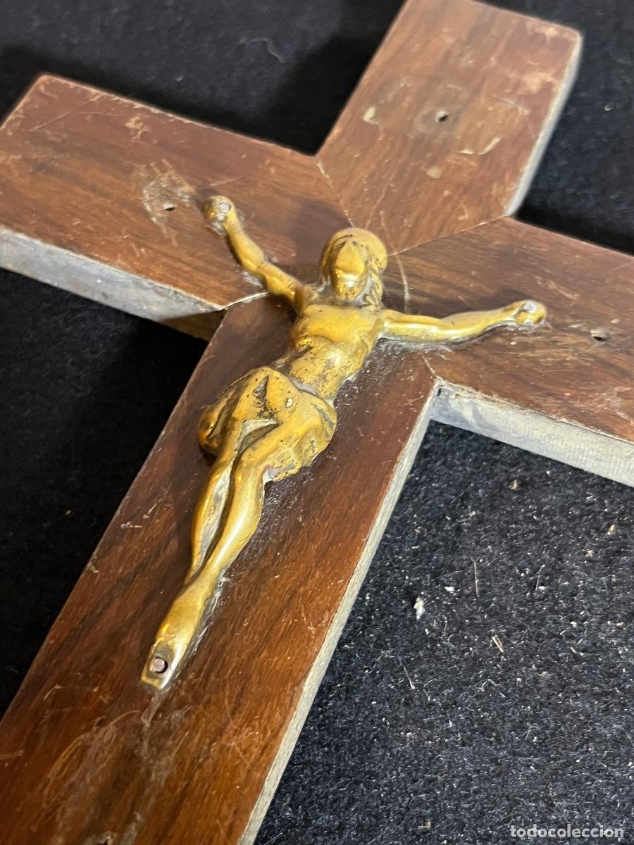 Antiques: Crucifijo antiguo madera y lat&oacute;n desgaste devocional arte sacro popular religioso siglo xix xx
