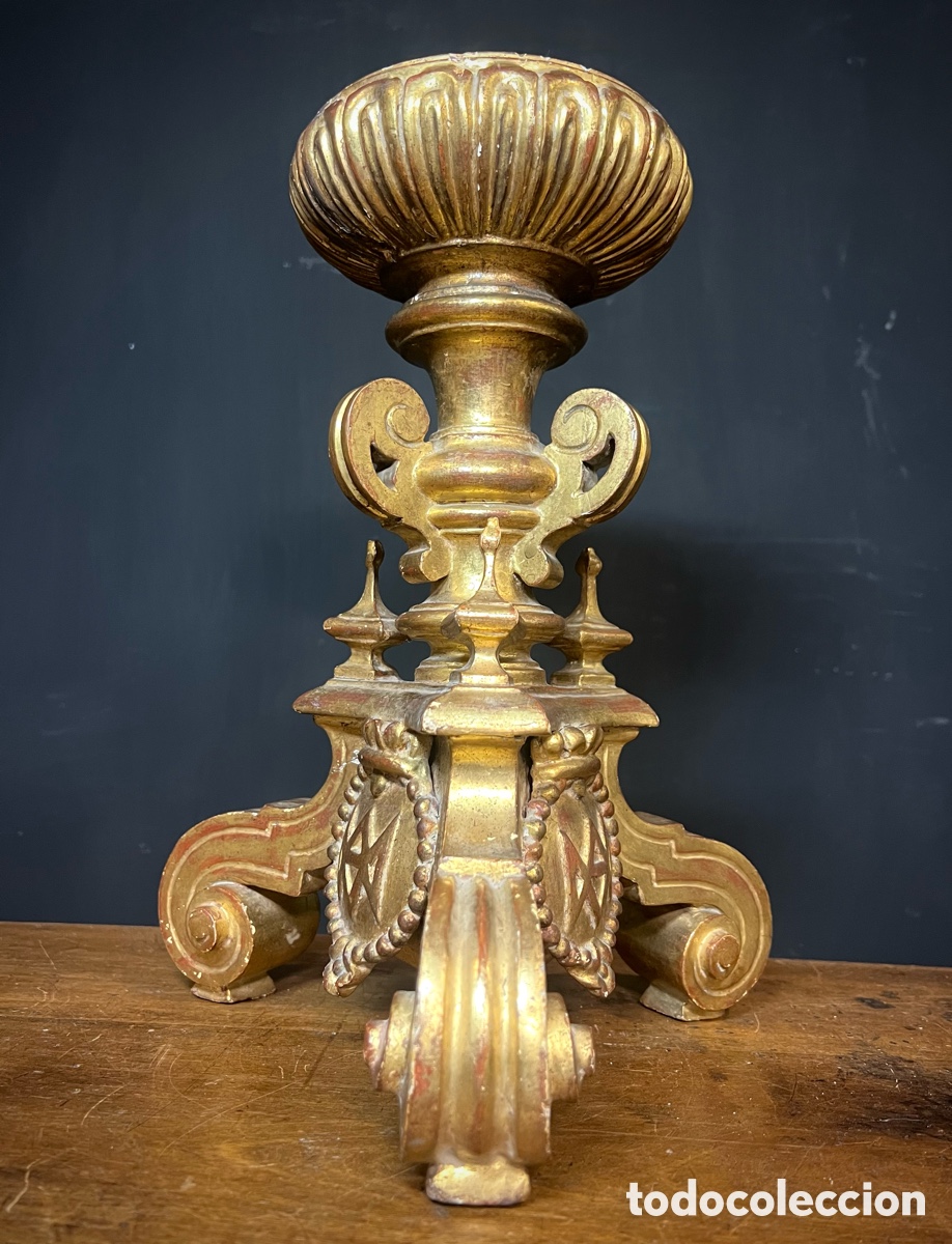 Antig&uuml;edades: Candelabro, madera dorada, S.XVIII