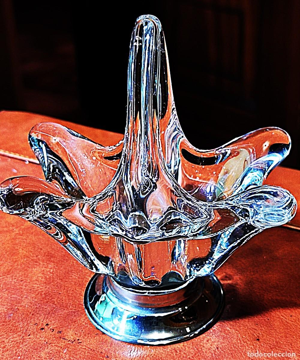 Antiques: Cestita de Cristal grueso con base met&aacute;lica.