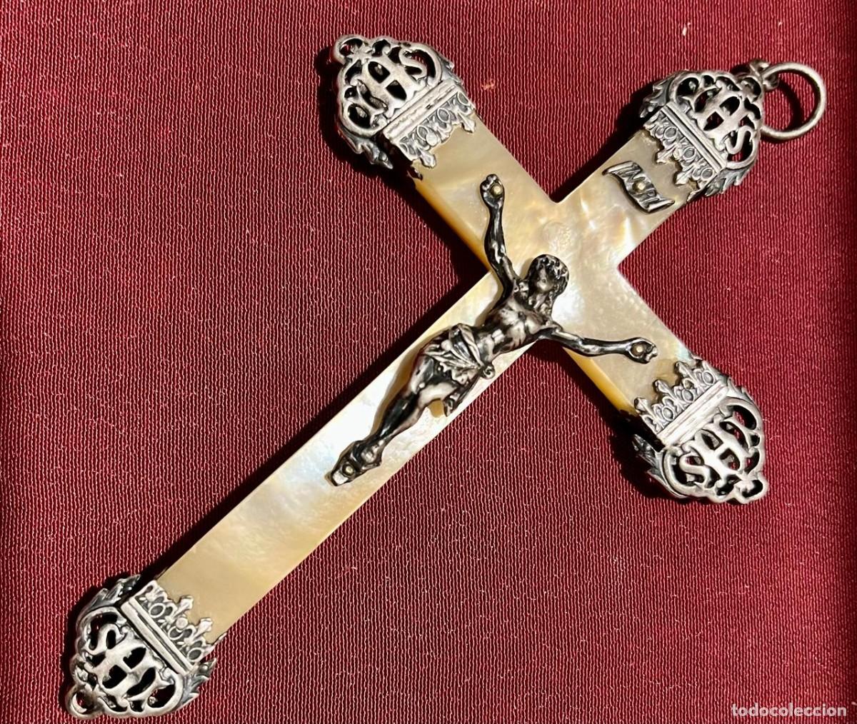 Antiques: Crucifijo pectoral de n&aacute;car y plata de finales del siglo XIX, cruz colgante grande