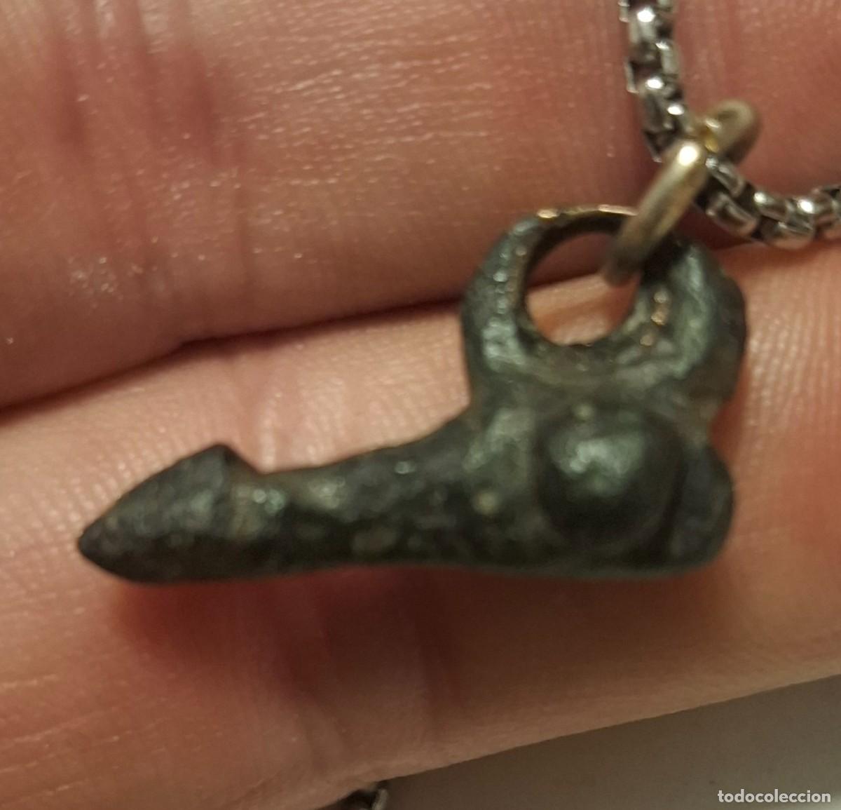 Antig&uuml;edades: Falo- fascinus - amuleto falico romano contra el mal de ojo. S I-III dC. Aut&eacute;ntico, con cadena para