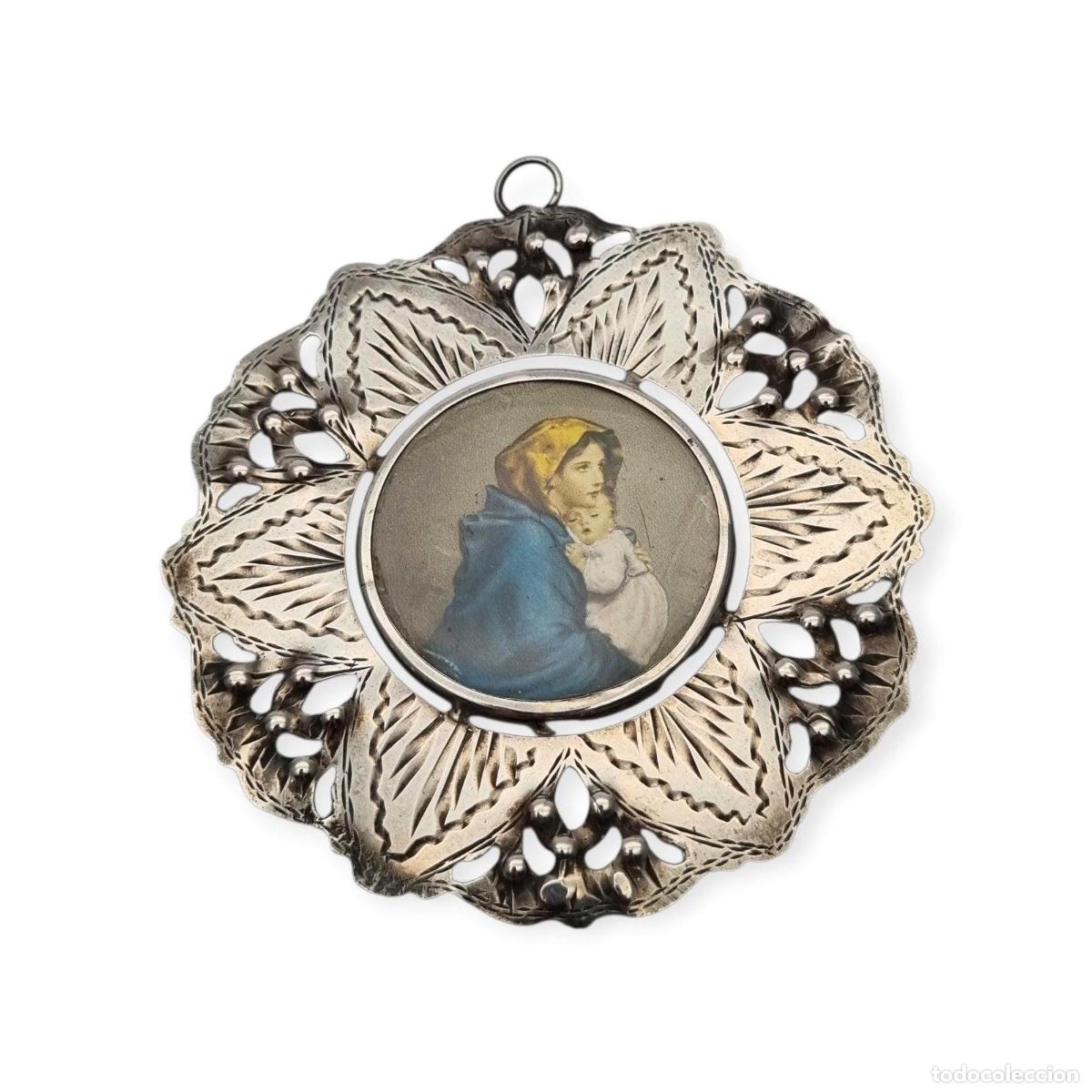 Antig&uuml;edades: Medalla de cuna antigua plata 800 calada con Madonna del Riposo, circa 1960