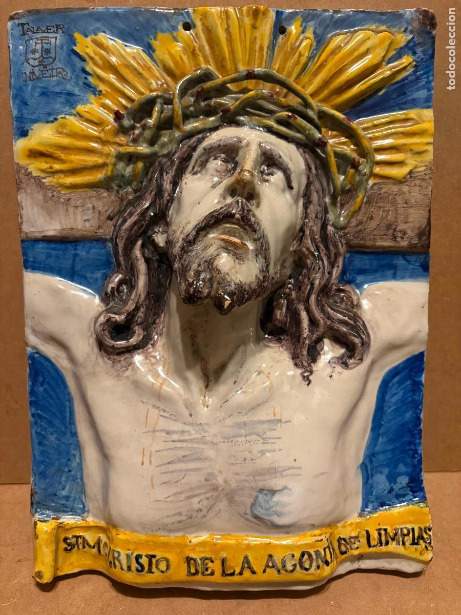 Antig&uuml;edades: Stmo Cristo de la Agon&iacute;a de Limpias , placa en relieve de cer&aacute;mica de Talavera de Niveiro