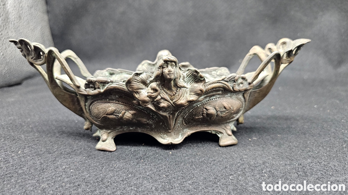 Antiques: Antiguo macetero de bronce