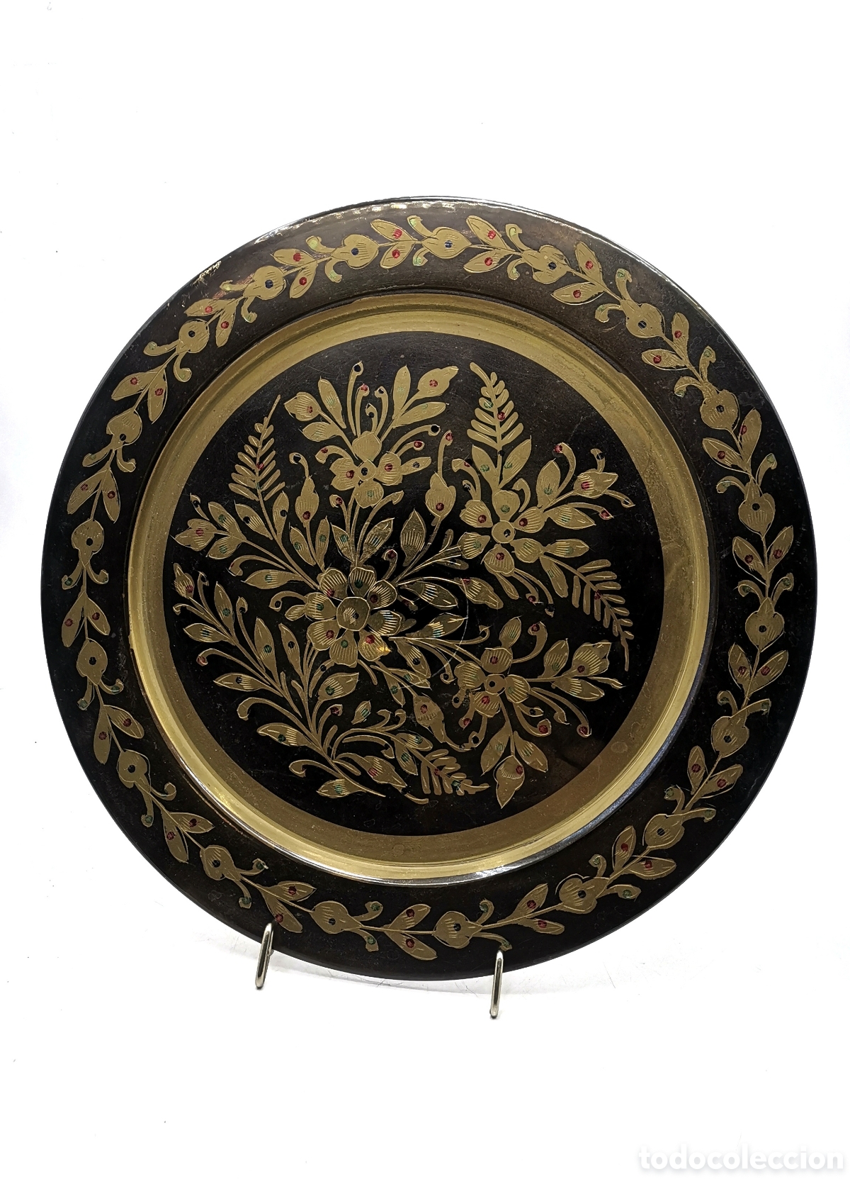 Antiguidades: PLATO DE LAT&Oacute;N CON PRECIOSOS MOTIVOS DECORATIVOS GRABADOS