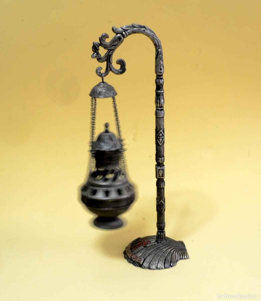 Antig&uuml;edades: Miniatura Botafumeiro de la Catedral de Santiago, a&ntilde;&oacute;s 70, ba&ntilde;o de plata, 24 cm.