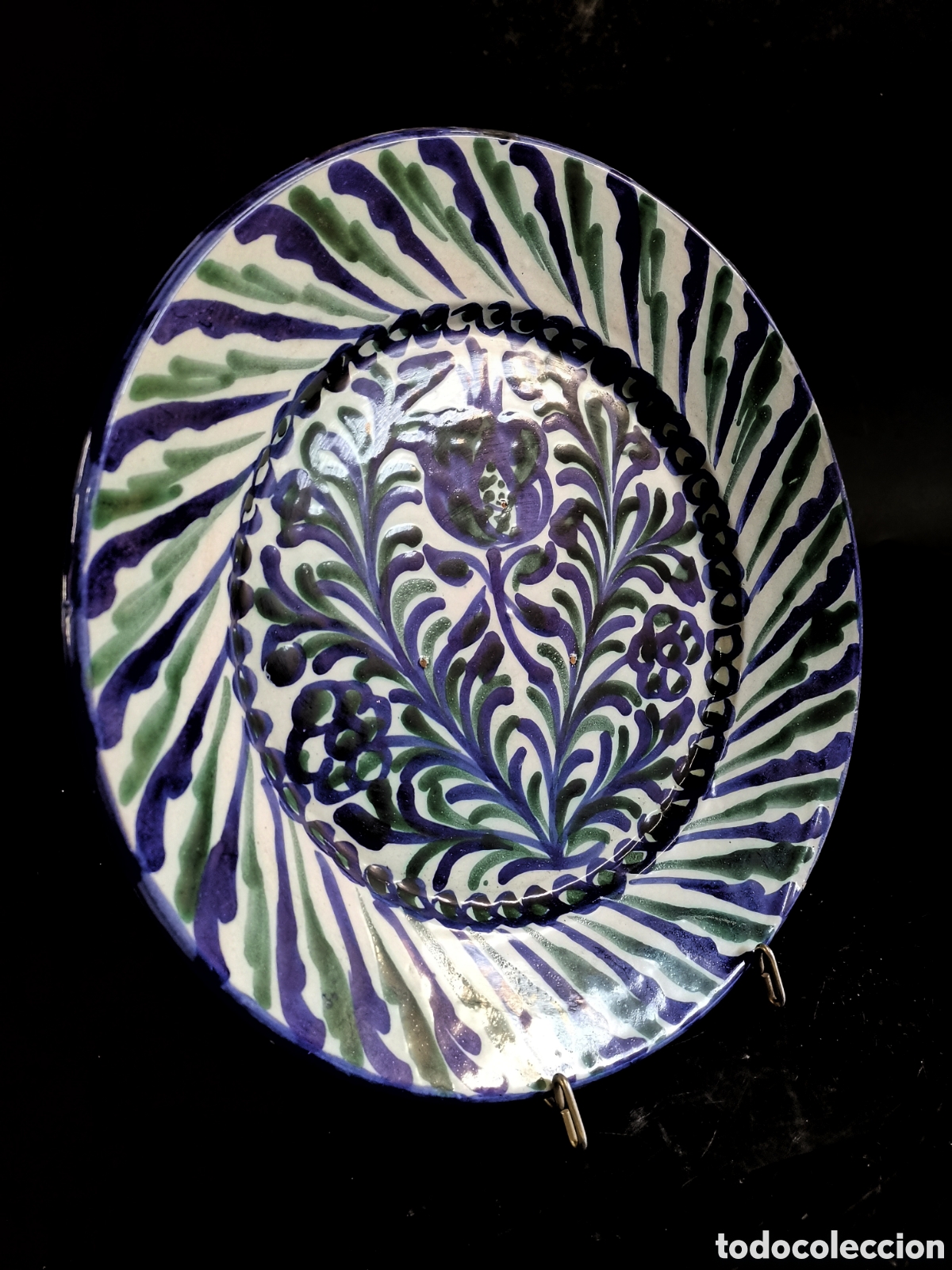 Antig&uuml;edades: PLATO ANTIGUO DE CER&Aacute;MICA GRANADINA CON SUS T&Iacute;PICOS MOTIVOS DECORATIVOS