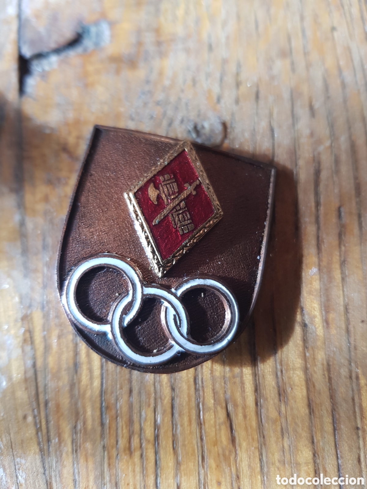 Antig&uuml;edades: ANTIGUA INSIGNIA ESMALTADA DE LA GUARDIA CIVIL
