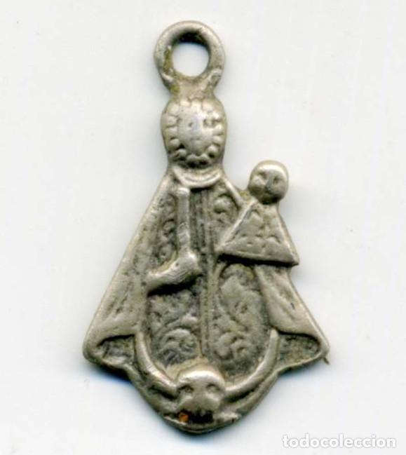 Antig&uuml;edades: XS- Medalla MUY ANTIGUA de la VIRGEN DE NIEVA A identificar 15 x 25 mm
