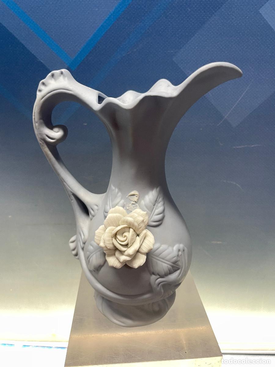 Antig&uuml;edades: Jarron Decorativo porcelana con rosa en relieve 18 cm