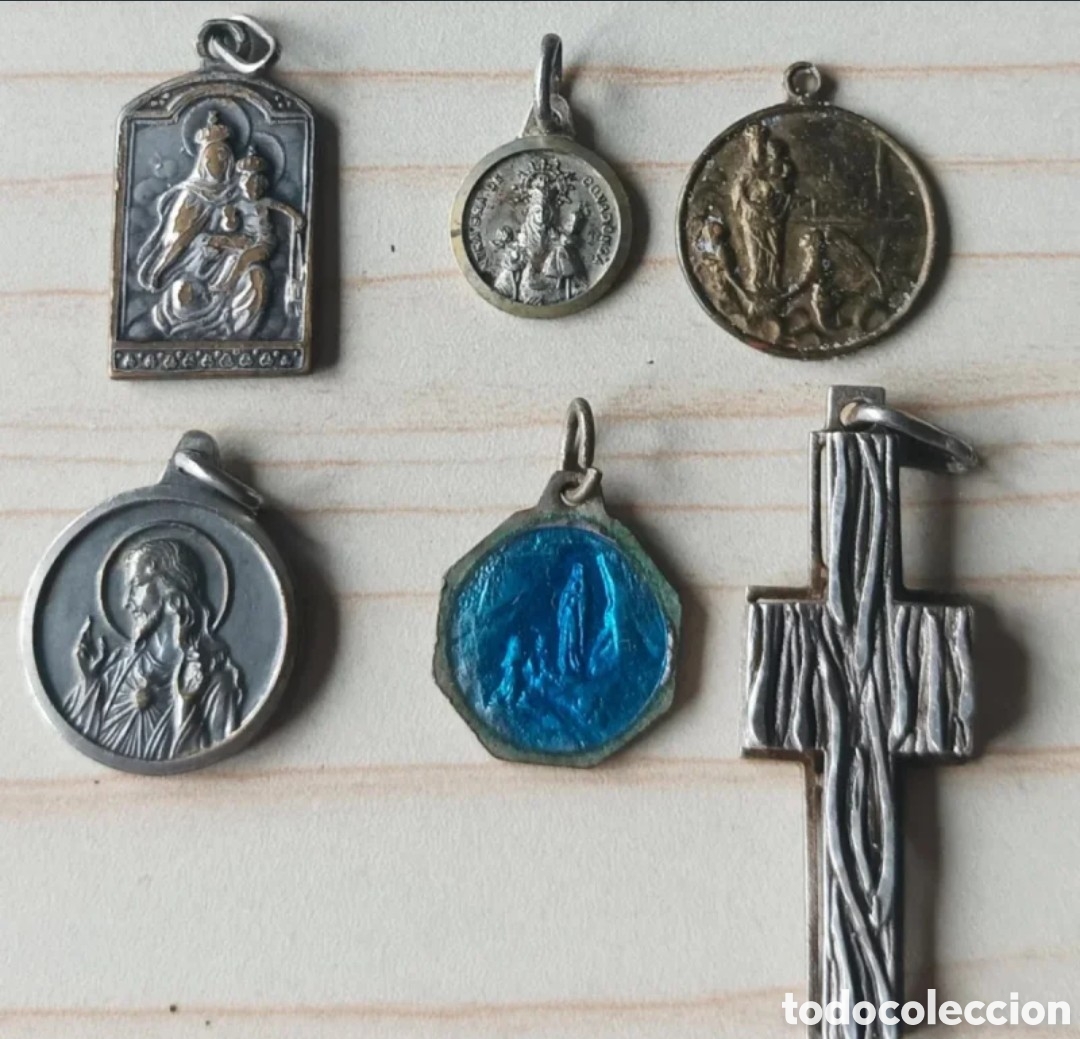 Antig&uuml;edades: Lote de 6 medallas y 1 cruz