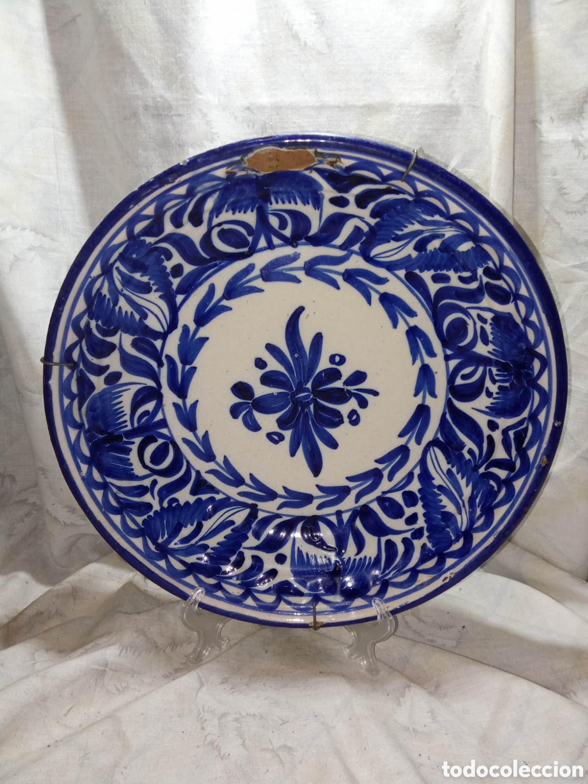 Antig&uuml;edades: ELEGANTE PLATO DE CER&Aacute;MICA DE MANISES O SIMILAR FIRMADO B.A.E SIGLO XIX O XX