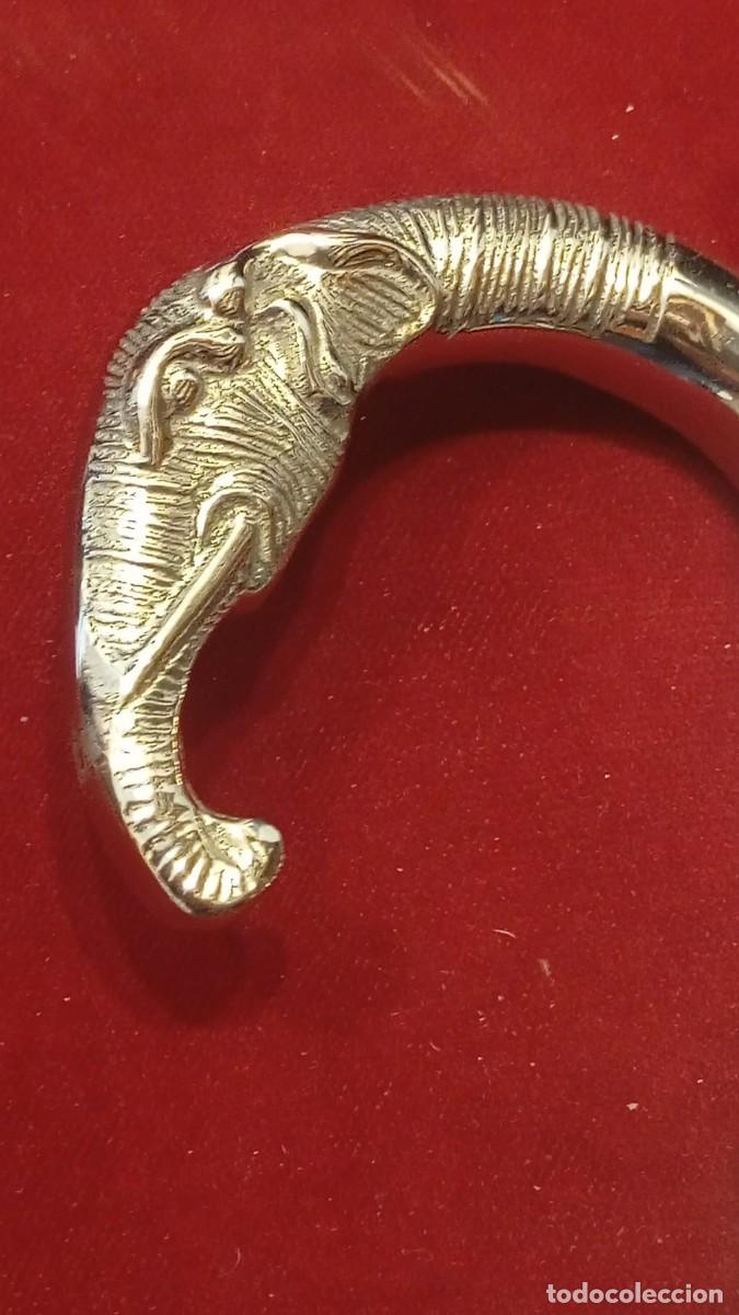 Antig&uuml;edades: Elegante bast&oacute;n con un distintivo mango en forma de cabeza de elefante.