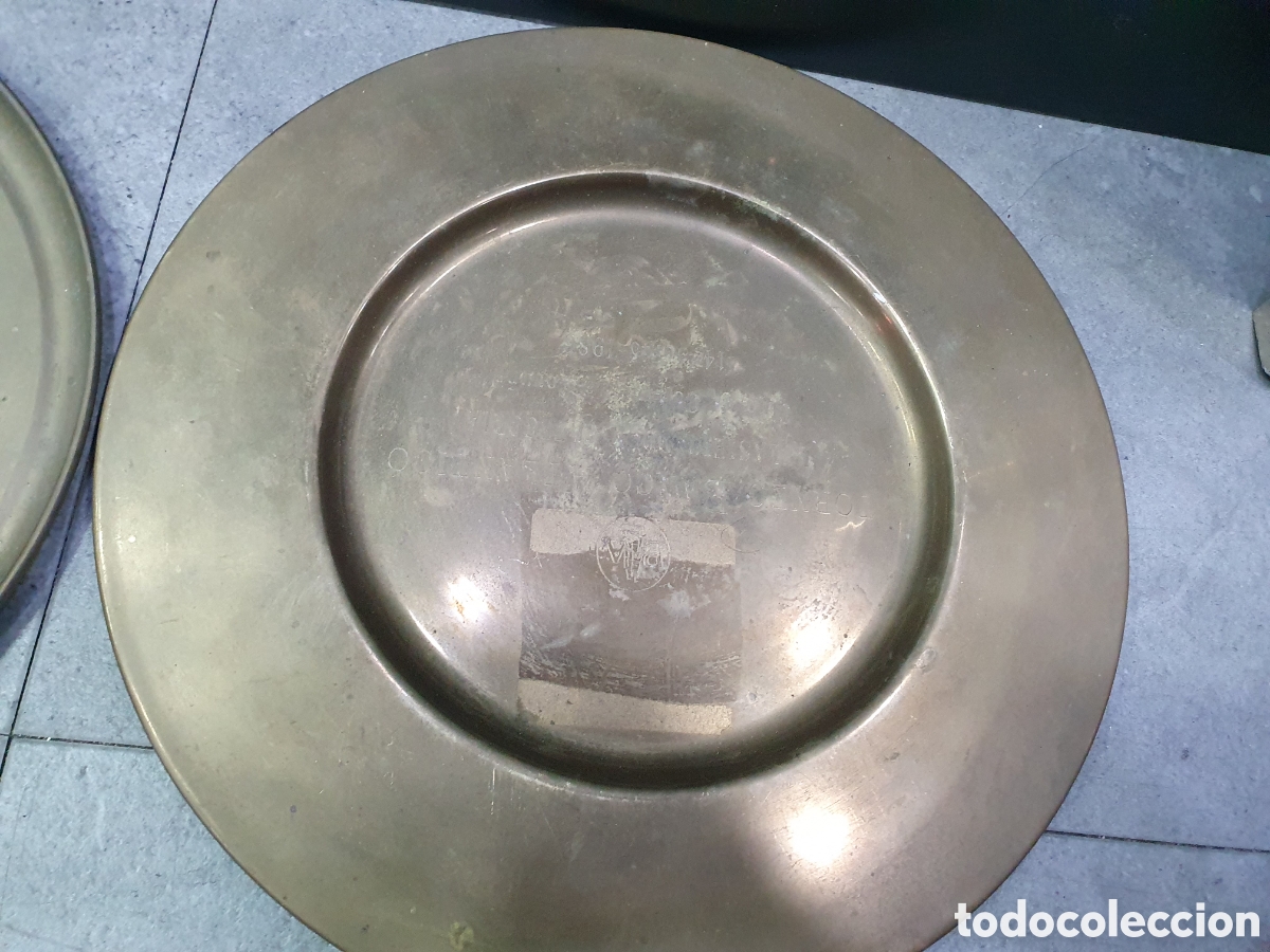 Antig&uuml;edades: Pareja de platos de bronce. (L98) - Foto 3