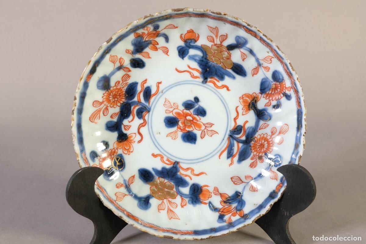 Antig&uuml;edades: PLATO EN PORCELANA IMARI PINTADA A MANO SIGLO XVIII