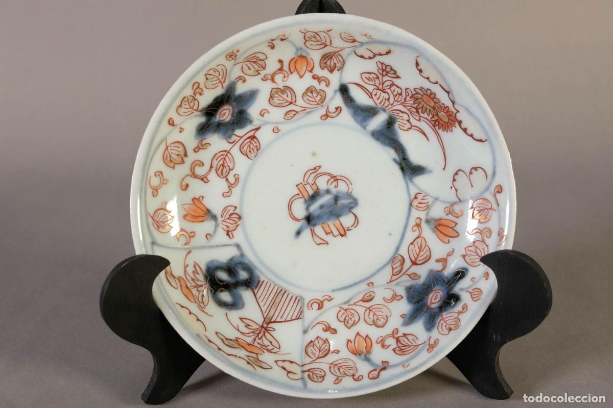 Antig&uuml;edades: PLATO EN PORCELANA IMARI PINTADA A MANO SIGLO XVIII