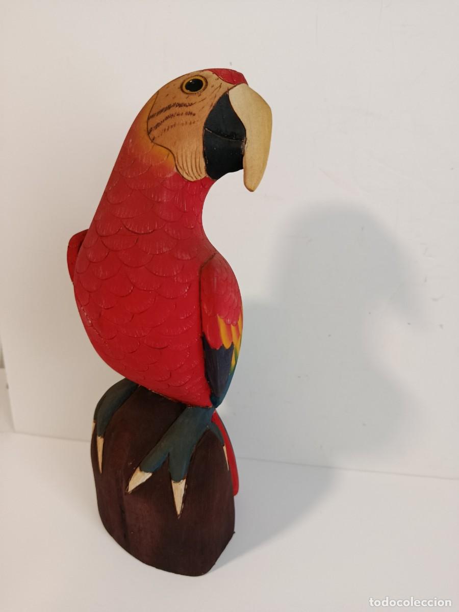Antig&uuml;edades: TALLA DE LORO EN MADERA DE BALSA. 31 cm