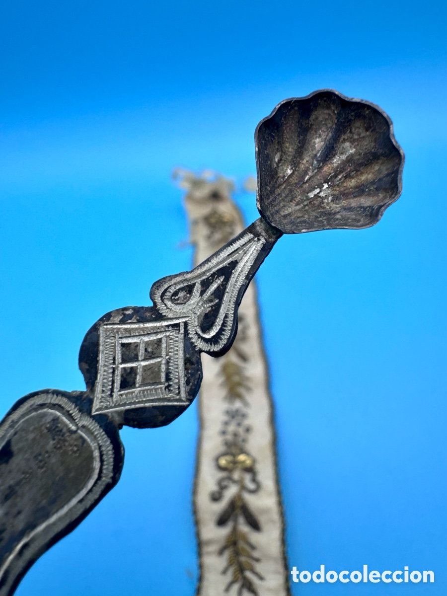 Antiguidades: Lote antiguas cucharas lit&uacute;rgicas de plata y cintas bordadas relacion relicario cruz iglesia cura