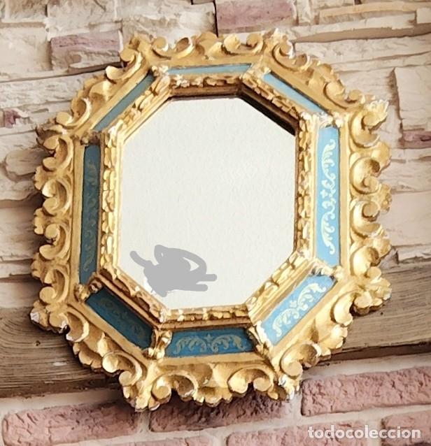 Antig&uuml;edades: Antiguo espejo estilo veneciano De madera tallada y dorada