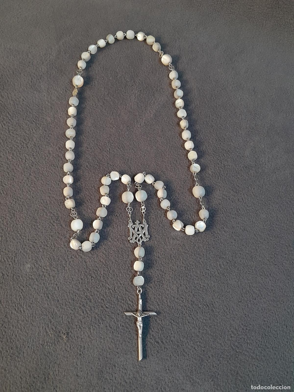 Antig&uuml;edades: R-459. ROSARIO DE PLATA CON MEDALLA CALADA AM Y CUENTAS DE N&Aacute;CAR. SIGLO XIX