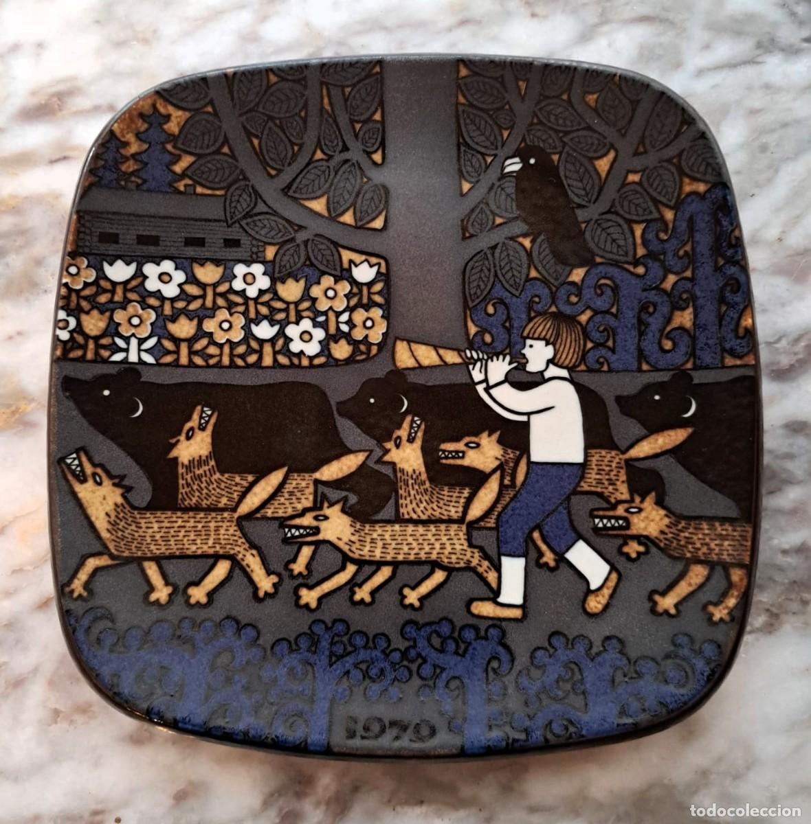 Antig&uuml;edades: Plato decorativo coleccionista marca Arabia Finland serie Kalevala (1979)