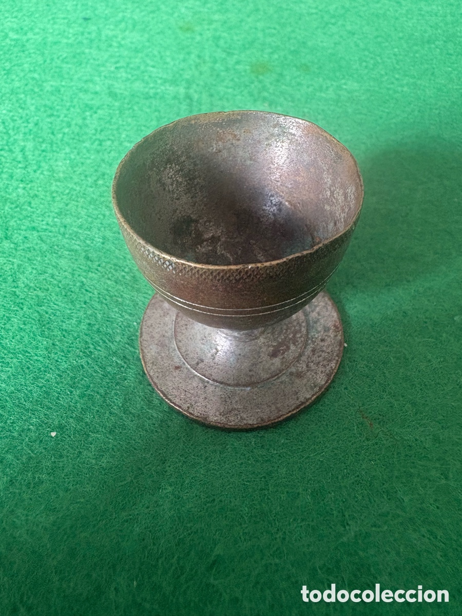 Antig&uuml;edades: Antigua huevera metal, siglo XIX (A23)