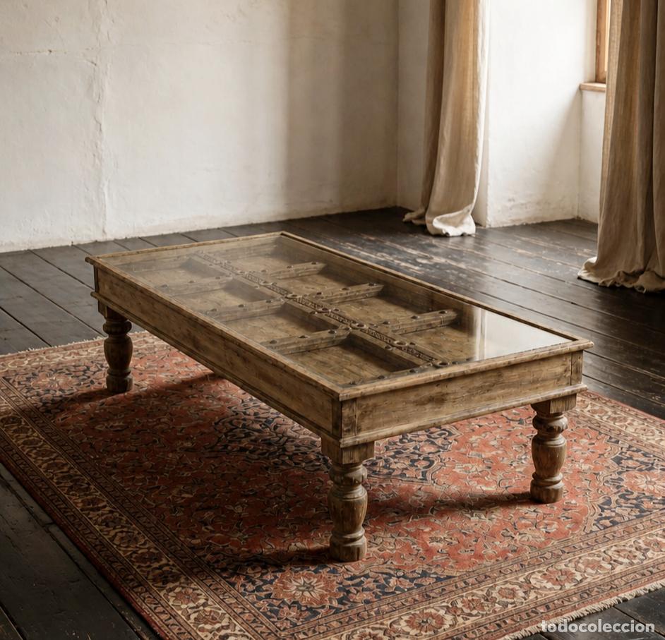 Antig&uuml;edades: mesa r&uacute;stica de madera con interior de puerta antigua tallada, totalmente artesal / origen oriental.