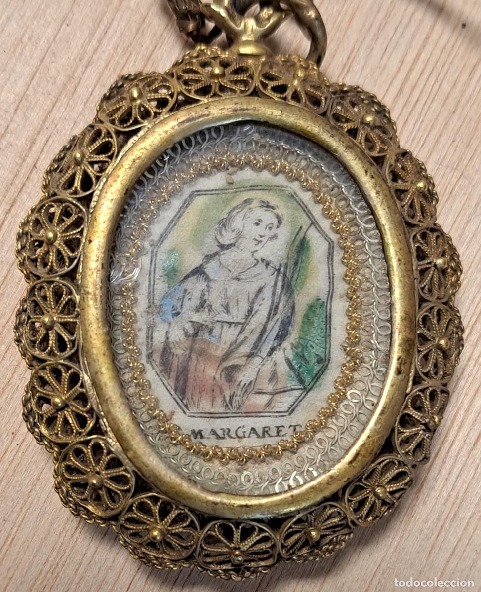 Antig&uuml;edades: Relicario de plata dorada dedicado a Margaret, Santa Margarita. Siglo XVIII-XIX