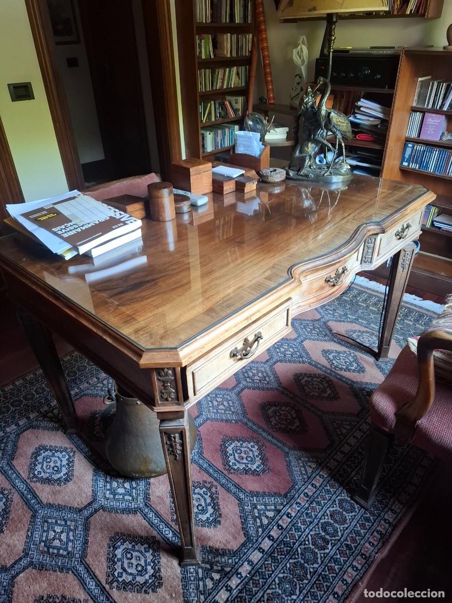 Antig&uuml;edades: Mesa de despacho de madera con cristal - Foto 1