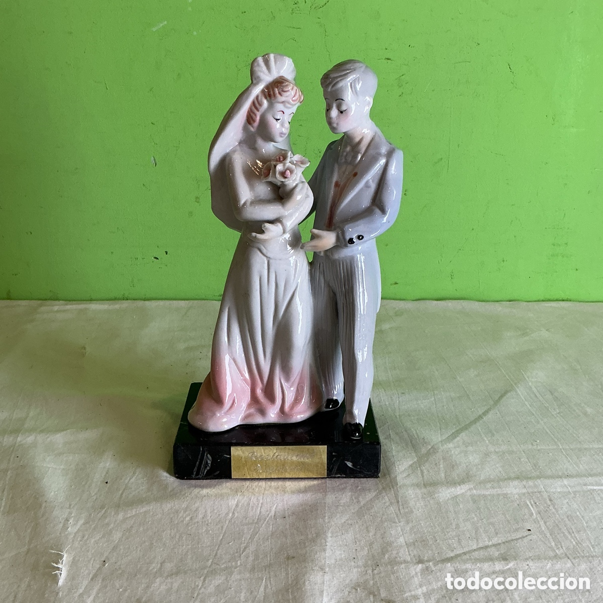 Antiquit&eacute;s: Antigua figura de novios en porcelana esmaltada &ndash; recuerdo de boda vintage