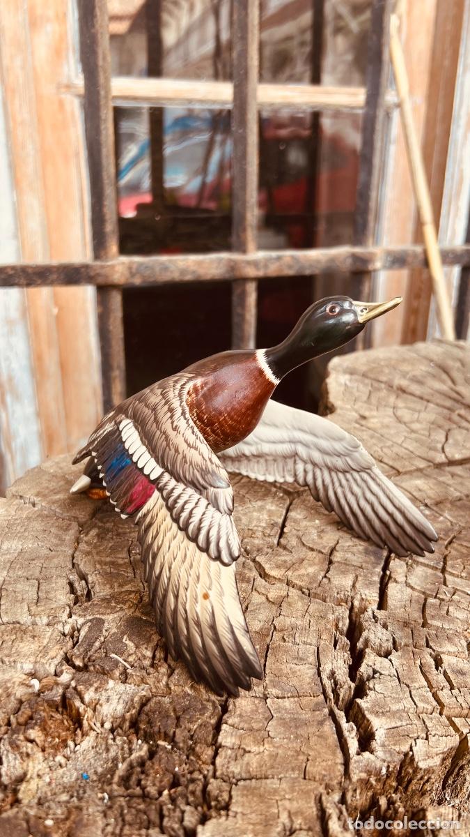 Antig&uuml;edades: Pato emprendiendo vuelo porcelana c. Martinu pintado a mano 18,5x14x14cms ver fotos